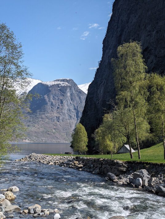 kleines Haus am Fjord in Undredal